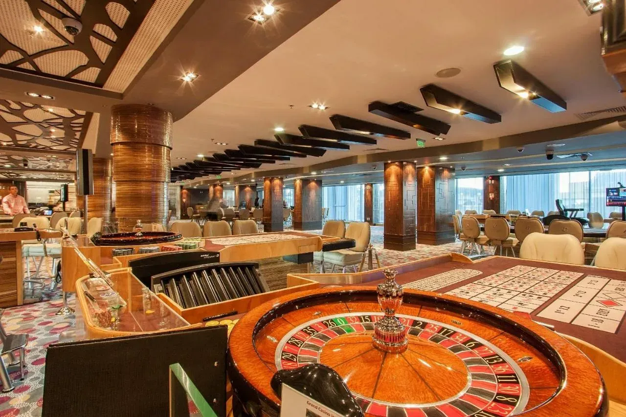 Zimmerlage im Casinohotel mit Blick auf den Aufenthaltsbereich